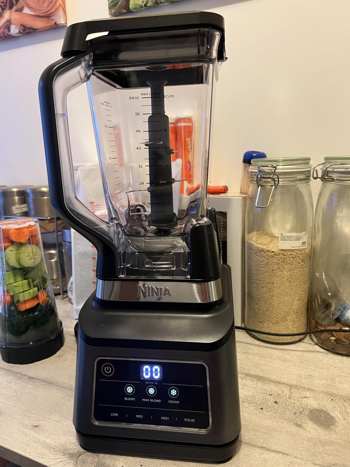 Review by Layla Bendjali